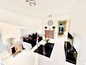 Reading Getaway For Families & Business & Parking - Hurst