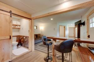 Shared Perks: Deluxe Cabin B at Elk Creek Escape!