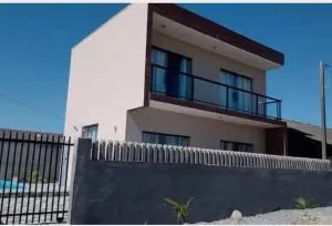 Casa com piscina próximo à praia - Matinhos