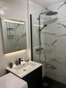 Appartements Style Industriel elegant, proche vieille ville : photos des chambres