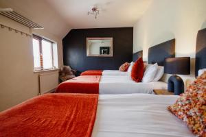 The West Barn near Bath, sleeps 24 and 2 hot tubs