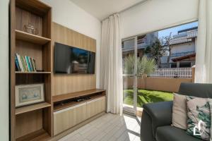 Casa com 03 dormitórios de casal