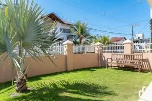 Casa com 03 dormitórios de casal - Canto Grande