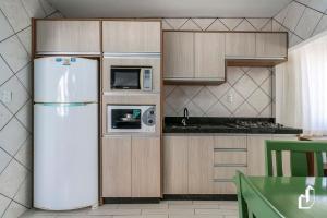 Casa com 03 dormitórios de casal