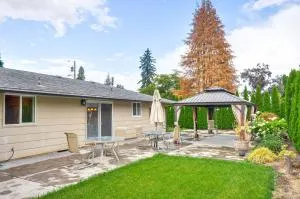 Milwaukie Home with Outdoor Dining Space - 密尔沃基