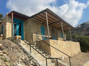 King's Hill Traditional House