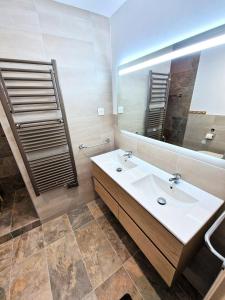 Chalets Du Thabor - 3 pièces 68 personnes pied piste MAE-0291