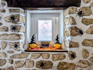 Maisons de vacances La demeure des maraudeurs -10min Disney-Jardin & BBQ : photos des chambres