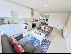 En-suites Suites - Leeds City Retreat with Kitchenette- LGI Hospital- Free 5G WIFI & Netflix- University - Contractors - Short Stays - Central Station