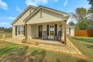 Horses Welcome Pittsburg Home Near Wineries! - Rhonesboro