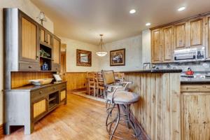 Highlands Westview 303 by East West Hospitality