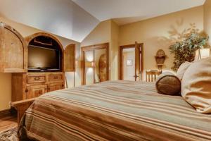 Highlands Westview 303 by East West Hospitality