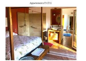 Maisons de vacances Belle villa provencale et dependances dans un domaine de 2 Ha piscine, sauna, balneo : photos des chambres