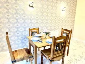 3 Bed Spacious House - Compton