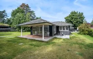 2 Bedroom Nice Home In Hornbæk - Tikøb