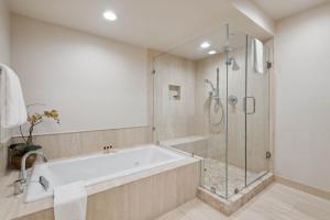 Hyatt Condominium 01 by East West Hospitality