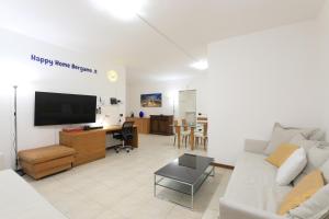 Central Luxury Apt w Garage Happy Home Bergamo