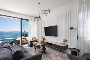 Seaside luxury villa with a swimming pool Rastici, Ciovo - 22934