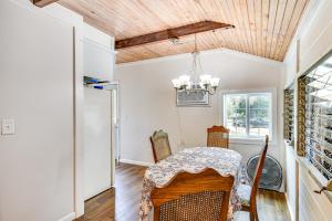 Cozy Cottage with Deck Walk to Lake of the Ozarks!