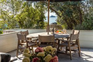 Onetangi Beach Pavilion -100 metres to Onetangi Beach! - Be My Guest Waiheke - 4hvězdičkové hotely ve městě Onetangi