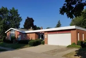 Cheerful 4 bedroom bungalow with indoor fireplace - 威廉斯维尔