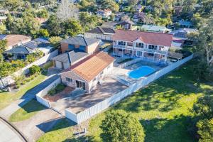 Pet friendly 24 Irawari Crescent - pool, air con, boat parking