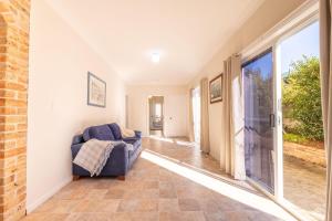 Pet friendly 24 Irawari Crescent - pool, air con, boat parking