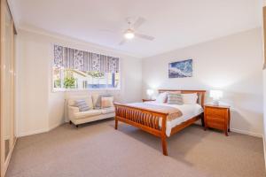 Pet friendly 24 Irawari Crescent - pool, air con, boat parking