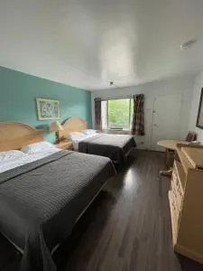 6267 Persepolis Inn - Fonthill