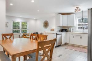 Charming 4-Bed Home with Modern Touches & Porch