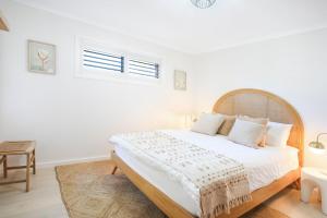 Hahn Sanctuary - waterfront home with kayaks included in stay!