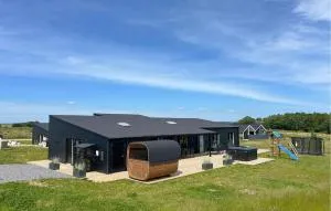 Beautiful Home In Børkop With Kitchen - Børkop