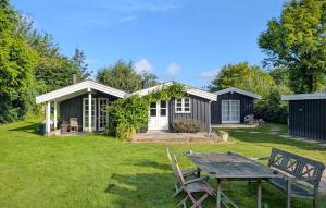 Lovely Home In Vejby With Kitchen