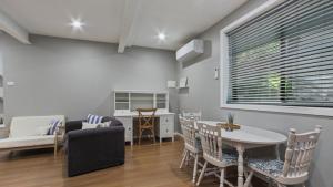 Anchored on Capes - 5 Bed Lakes Entrance Stay