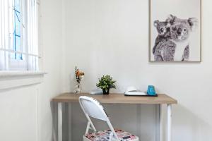 Boutique Double Room - Centrally Located at Granville - Shared Bathroom