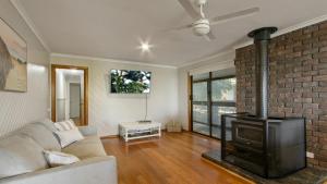 Anchored on Capes Upstairs