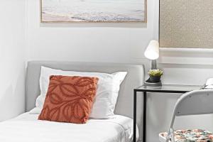 Boutique Single Room - Centrally Located at Granville - Shared Bathroom