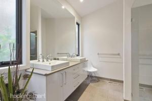 The Beach Haven - 4 bedroom Luxury Rye house Sleeps 12