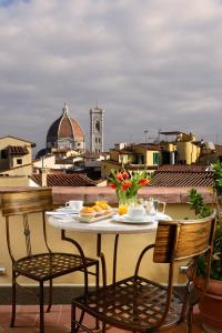 L'orologio hotel, 
Florence, Italy.
The photo picture quality can be
variable. We apologize if the
quality is of an unacceptable
level.