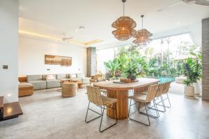 Seaside Luxury 4BR Villa, 400m to Finns, Canggu