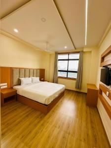 Hotel Breeze Bay BKC - Near US Embassy