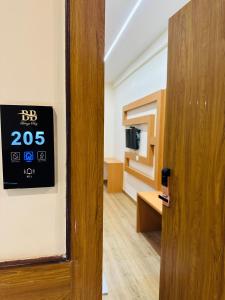 Hotel Breeze Bay BKC - Near US Embassy