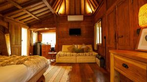 Rumah Bambu Gladek Tiga