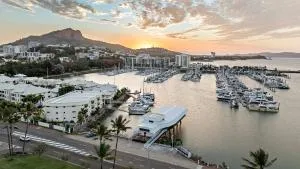 The Pier Pods on the water- 50m from Townsville bus terminal and ferry terminal- Passport ID requried - Alva
