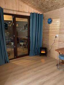 COTTAGE cozy side