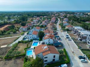 Apartments Heidi with shared Pool
