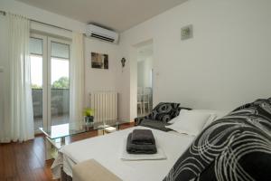 Apartments Heidi with shared Pool