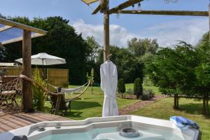 Burr 2 Shepherds Hut