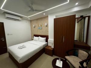 Hotel Royal Luxe - US consulate, Apollo hospital, Sankara natralya