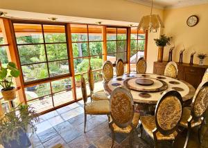 Entire Maggies Guesthouse - free cinema, pool, spa, tennis court, karaoke, more!